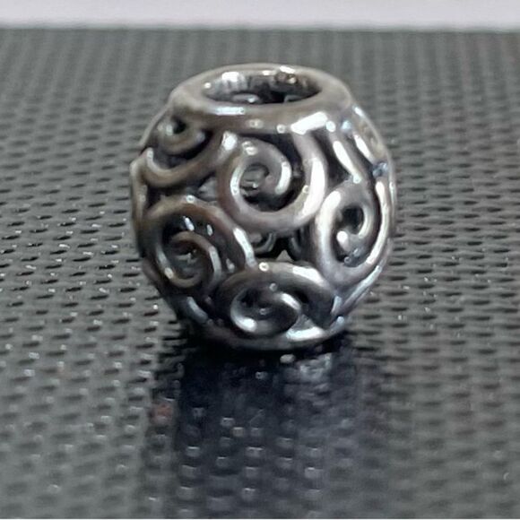 Sterling Silver Pandora Barrel with swirl design. - Picture 2 of 2
